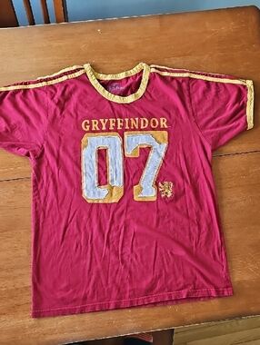 Warner Bros. Gryffindor Maroon & Gold Short Sleeve Tee